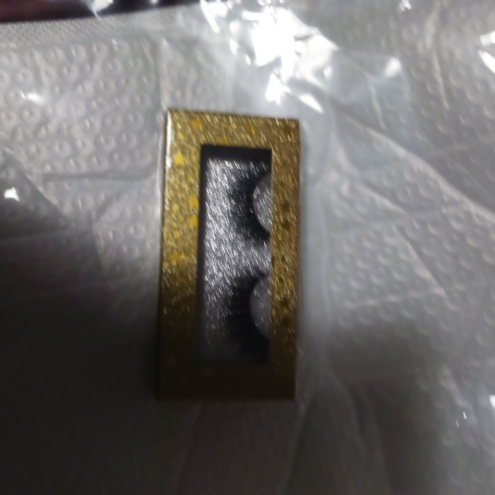 LASHES in Gold Glitter Eyelash Box/lashes